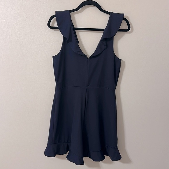 Susana Monaco Double V Sleeveless Navy Ruffled Romper Jumpsuit Shorts Sz Large - Picture 3 of 10